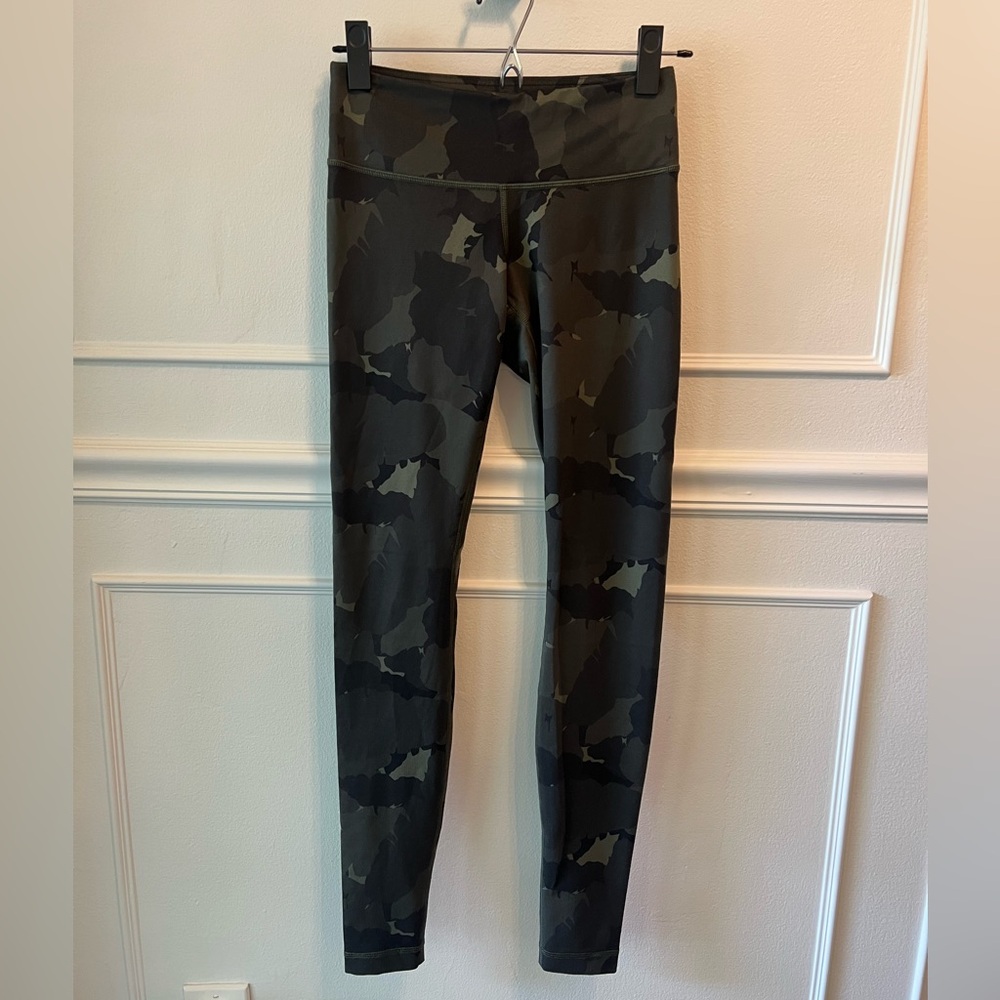 Lululemon Wunder Under full length size 4 preowned green camo